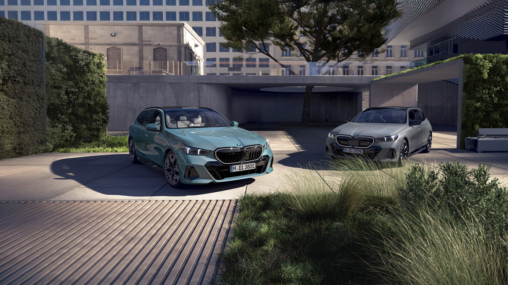 BMW 5er Touring G61 in elegantem Design mit langer Seitenlinie, markantem Nierengrill und LED-Scheinwerfern.