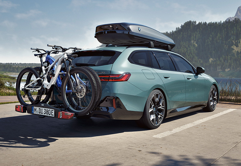 Fahrradgepäckträger und Relingträger und Dachbox für den BMW i5 Touring