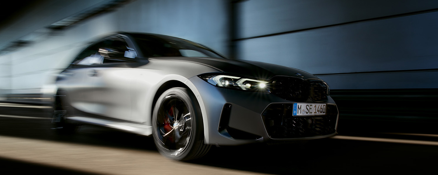 BMW 3er Limousine, bei der Fahrt, Schrägansicht