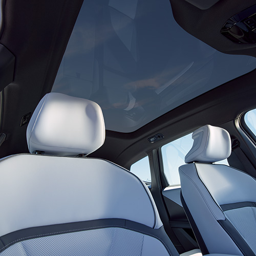 BMW iX3 Neue Klasse Kopfstützen und Panorama Glasdach