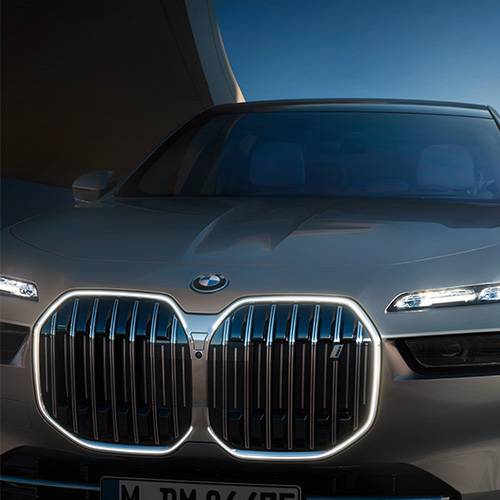 BMW i7 Front