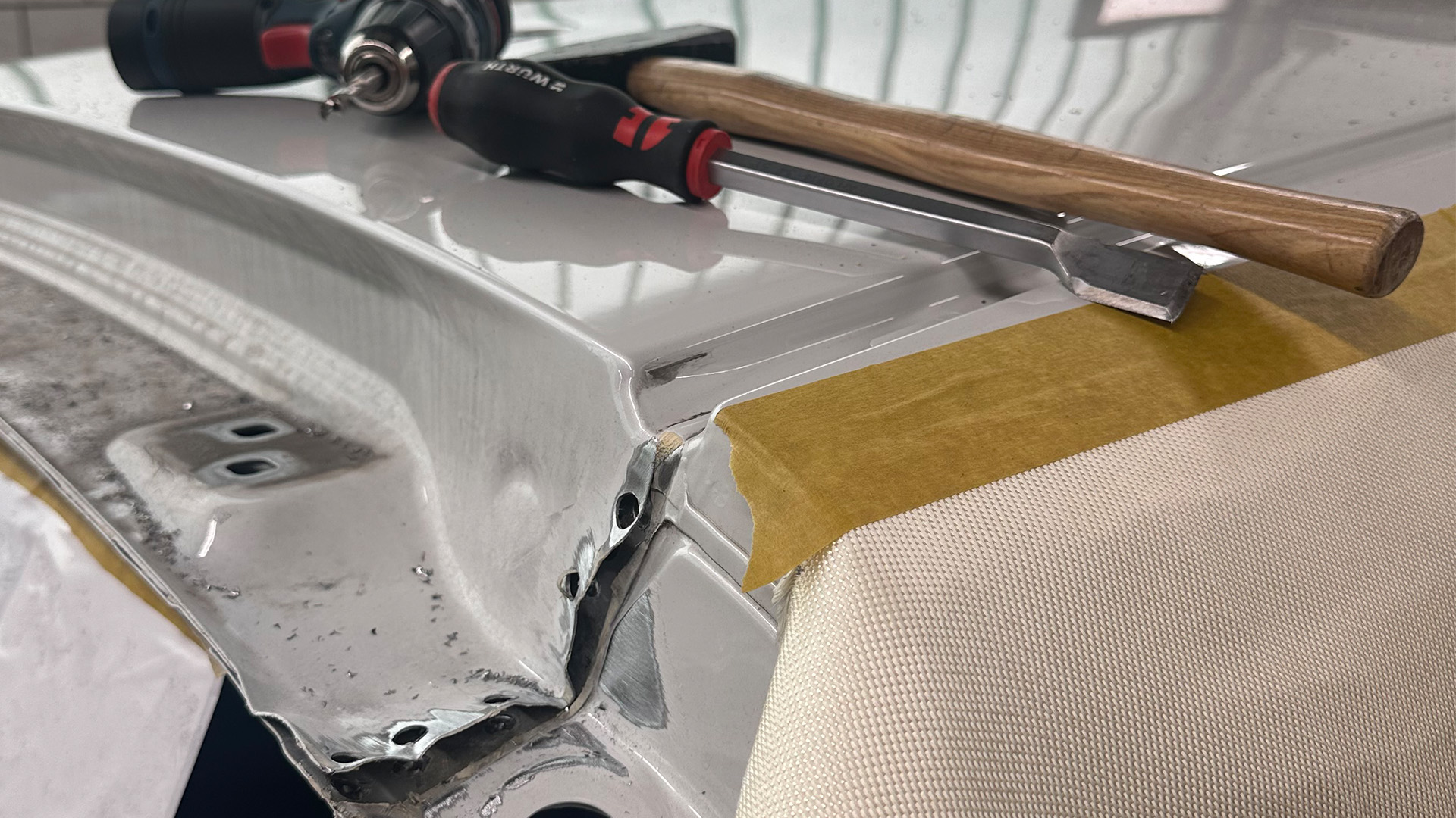 BMW Karosserie Werkstatt, Detail Dach entfernen