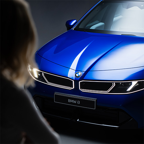 BMW i3 Front mit beleuchteten Nieren "Iconic Glow" im Neue Klasse Design.