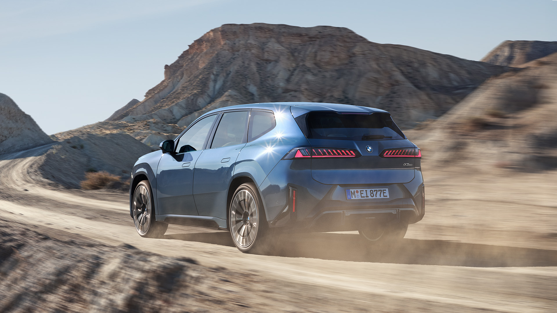 World Car Award 2026, BMW iX3 fährt offroad