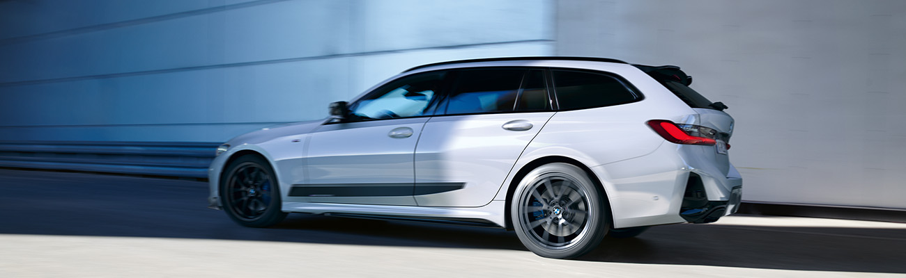 BMW Junger Gebrauchter im Autohaus ARNOLD, 3er Touring in weiß (G21 LCI Modelljahr 2024)