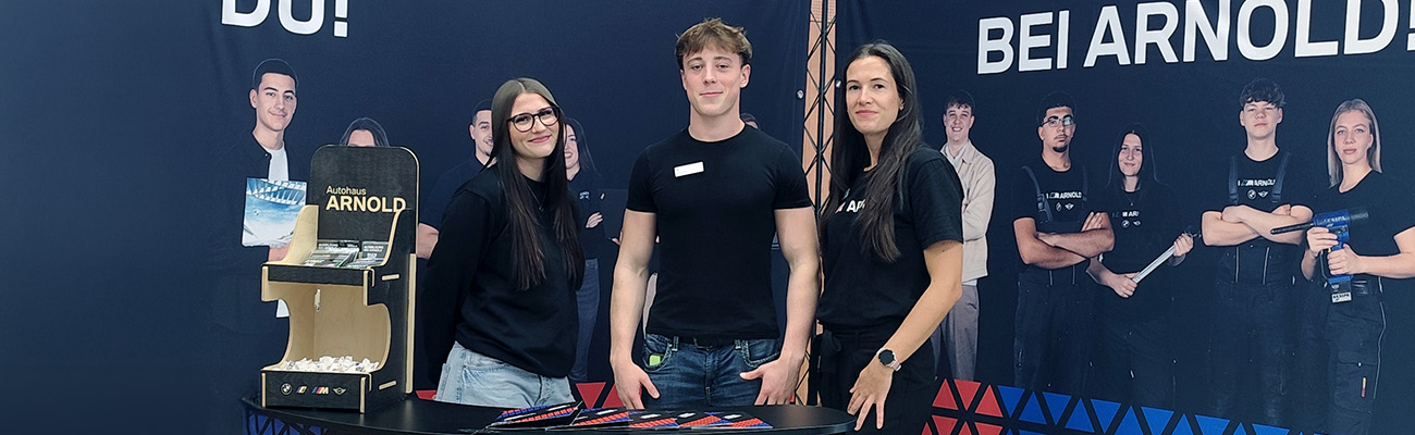 BMW Arnold Ausbildungsteam am Infostand auf der Azubimesse Hösbach bildet aus